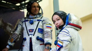 Первый в мире космический киноэкипаж утвердили для полета на МКС