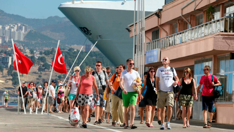 Россиянка сравнила с "цирком" бескультурное поведение соотечественников в Турции