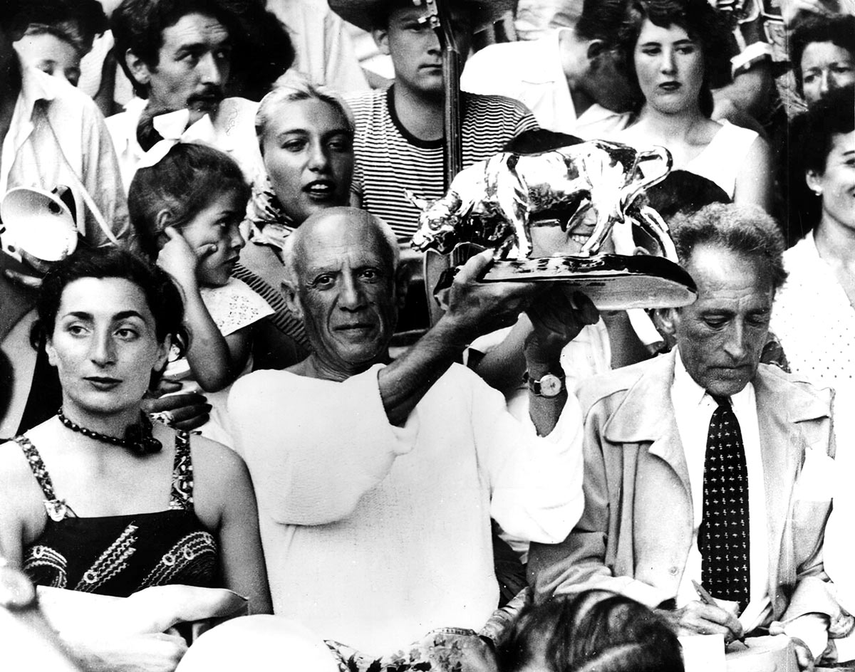 "Художник Пабло Пикассо и Жаклин Рок"