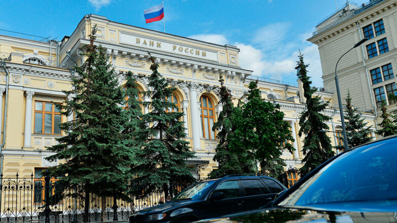 ЦБ запретил нерезидентам из 43 стран переводы из России за рубеж