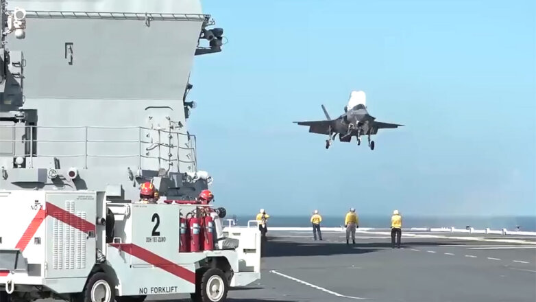 Впервые после Второй мировой войны на японский авианосец сел самолет