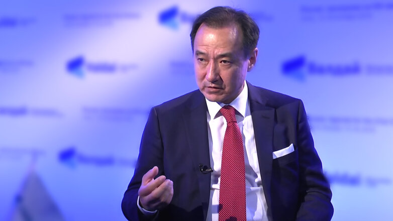 Монгольский депутат предложил запереть мировых лидеров в бункере со "ста граммчиками"