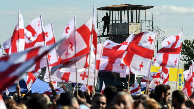 Сторонники Саакашвили начали бессрочную акцию протеста у стен тюрьмы города Рустави