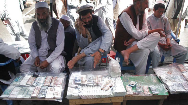 Талибы запретили в Афганистане иностранную валюту