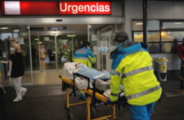 Первый случай заражения "омикрон"-штаммом выявили в Швеции и Испании