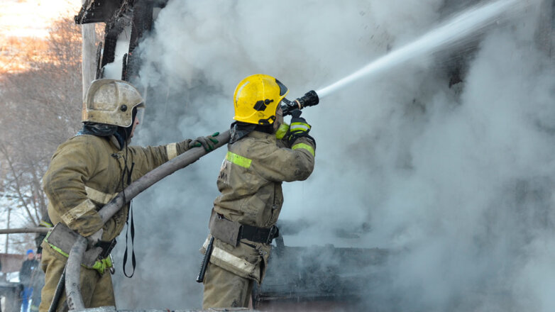 Пожар на складе автопокрышек в Ростовской области локализовали на площади 5000 "квадратов"
