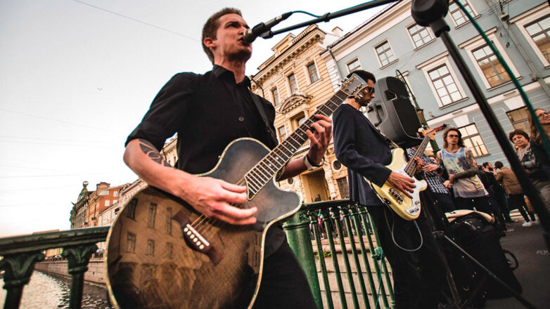 Уличным музыкантам запретили выступать в нерабочие дни в Петербурге
