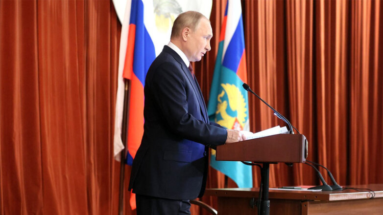 Путин поручил повысить прожиточный минимум, МРОТ и сохранить индексацию пенсий