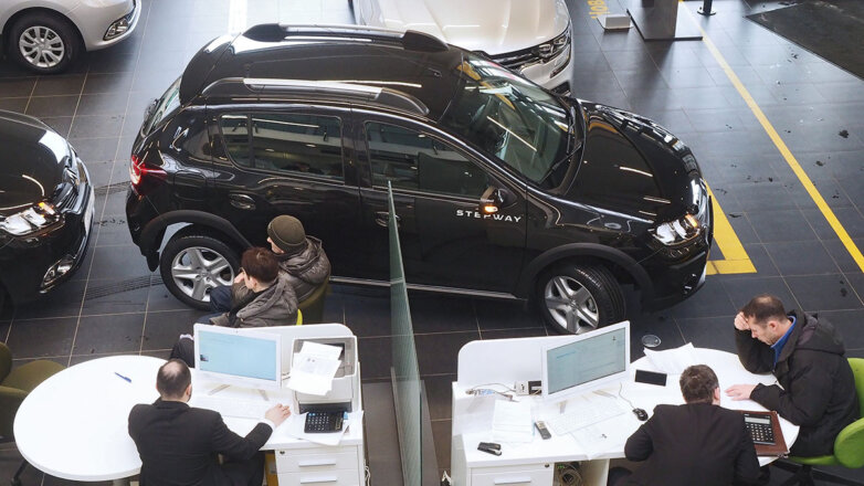 Год на крутых виражах: что принес 2021-й российским автомобилистам