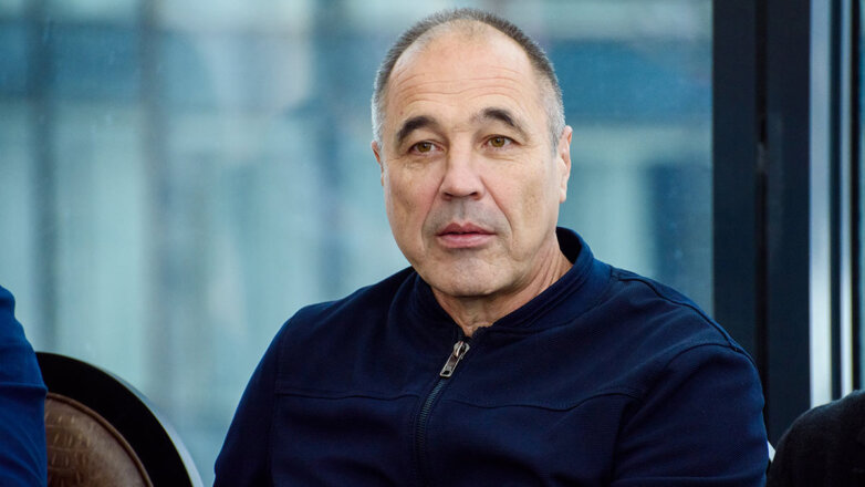 Звезду "Уральских пельменей" не выпустили из России