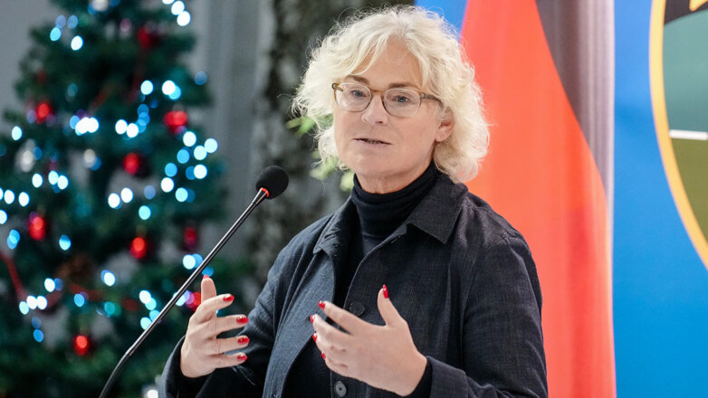 Министр обороны ФРГ призвала к персональным санкциям против российского руководства