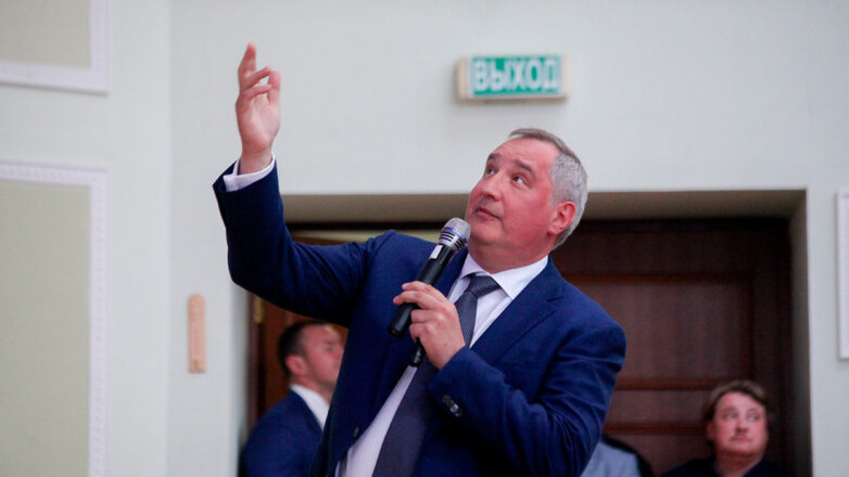 Рогозин усомнился в необходимости полета людей на Луну