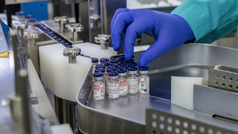 Минздрав одобрил клинические испытания вакцин "Спутник" с обновленным составом