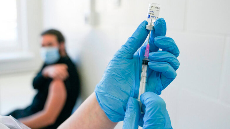 В Центре Гамалеи предупредили о последствиях ранней ревакцинации от COVID-19 мРНК-вакцинами