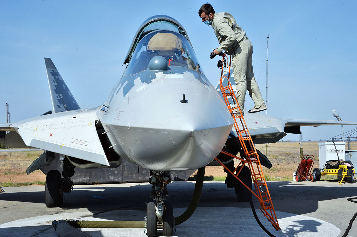 истребитель пятого поколения Су-57