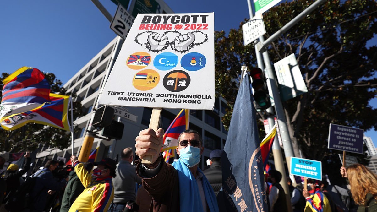 Активисты Протестуют Против Проведения Олимпийских Игр В Китае