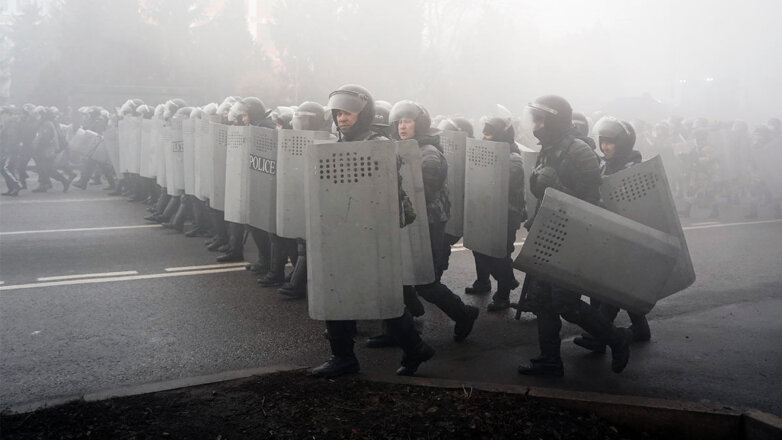 На всей территории Казахстана ввели режим ЧП