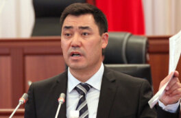 Глава Киргизии назвал неправильным ведение документооборота в стране только по-русски