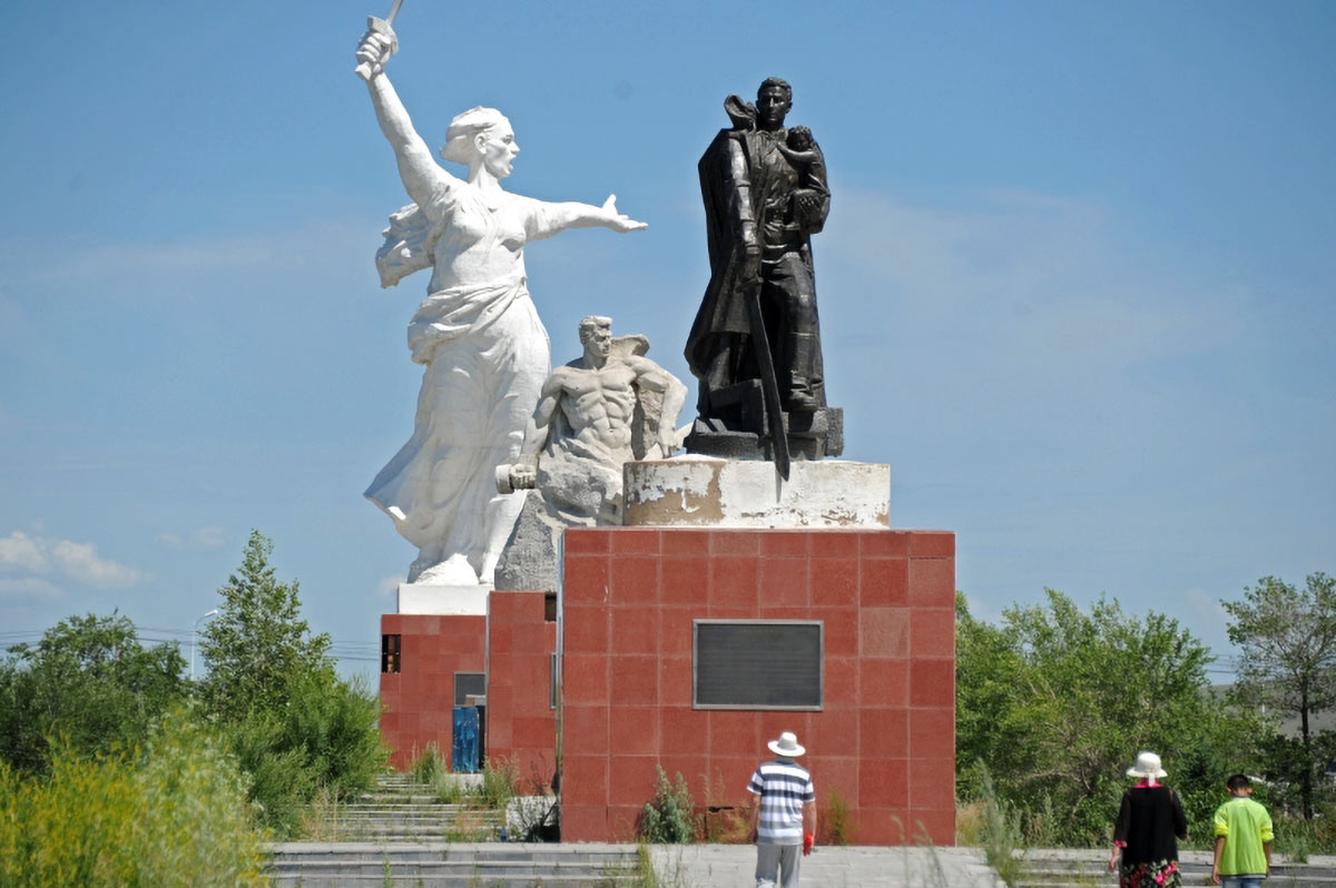 Копии советских и российских памятников в Китае