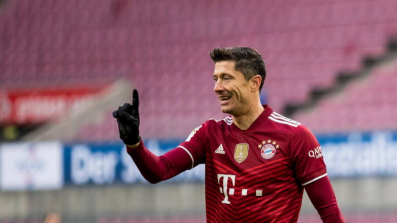 Левандовского признали футболистом года по версии FIFA