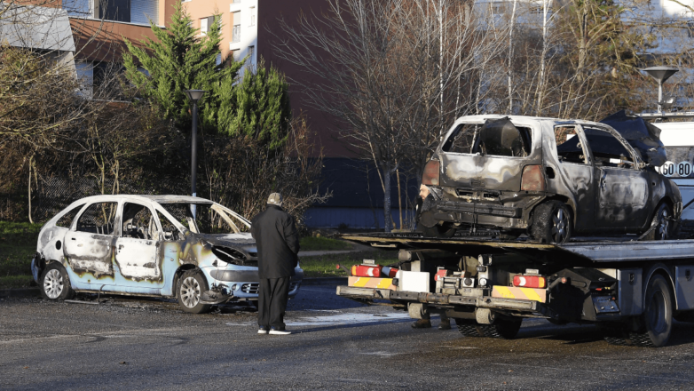 В новогоднюю ночь во Франции сожгли 874 автомобиля