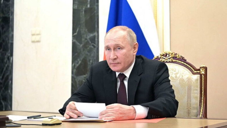 Путин поручил снизить налог на прибыль компаниям в сфере генетики