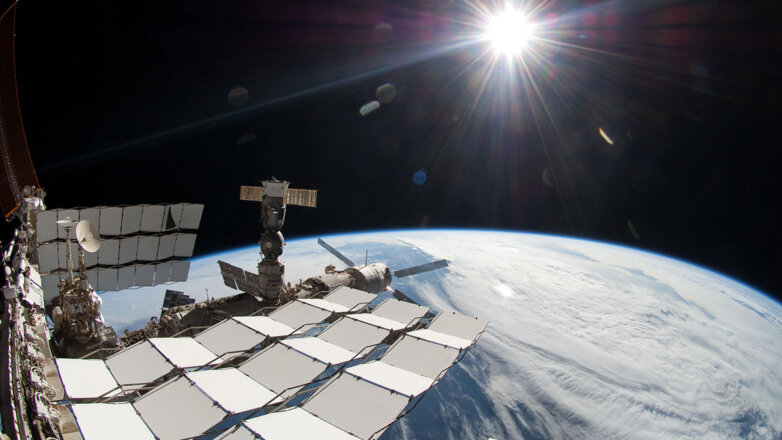 Российские космонавты завершили выход в открытый космос