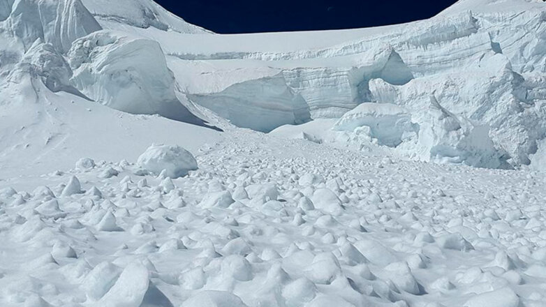 В Бурятии лавина сошла на группу туристов