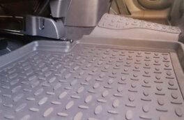 Как вернуть резиновым коврикам в автомобиле цвет и блеск: 4 совета водителям