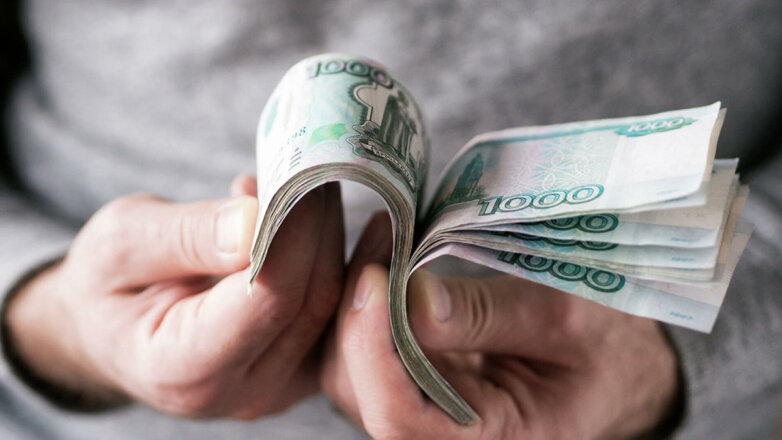 Мужчины в России ждут, что их жены будут зарабатывать от 50 до 80 тысяч рублей