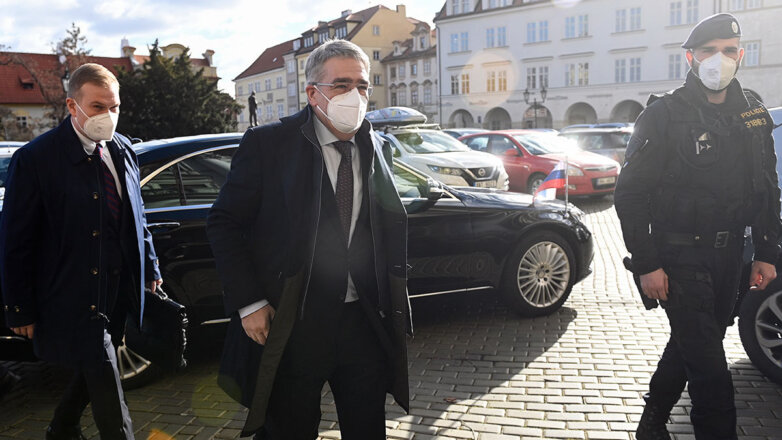 СМИ: посла России в Чехии пригласили в МИД для объяснения позиции по Украине