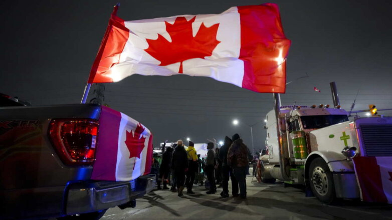 Режим ЧП ввели в провинции Канады из-за протестов дальнобойщиков