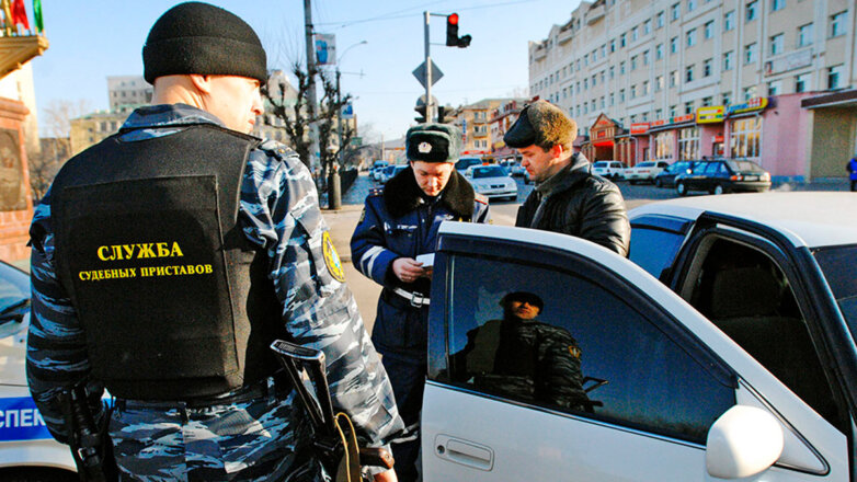 Приставы наложили ограничения на автомобиль: что делать владельцу и покупателю