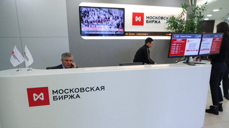 Индекс Мосбиржи поднялся выше 3100 пунктов после телефонного разговора Путина и Трампа