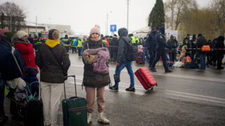 Еврокомиссия призвала ЕС быть готовым к миллионам беженцев с Украины