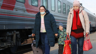 Минобороны РФ назвало число эвакуированных с Украины в Россию