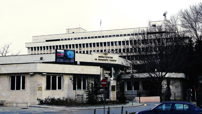 Болгария объявила российских дипломатов персонами нон грата