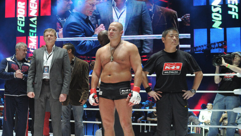 Федор Емельяненко в первом же раунде проиграл свой последний в карьере бой