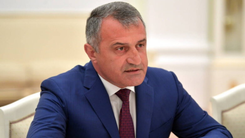 Бибилов признал поражение на президентских выборах в Южной Осетии