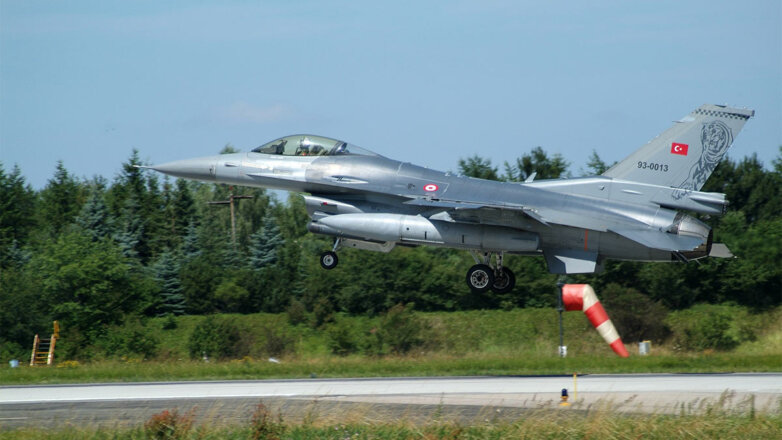 Турция предупредила Грецию о мгновенной реакции на нарушение воздушного пространства