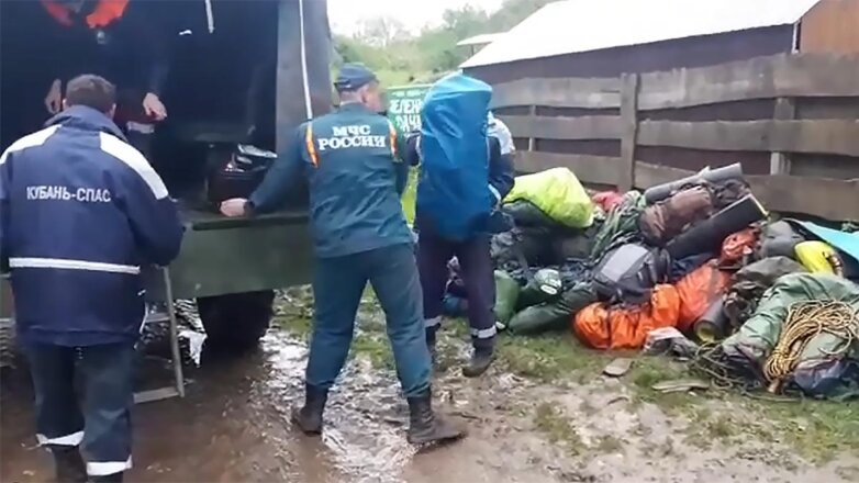 На Кубани эвакуировали застрявших из-за подъема реки туристов