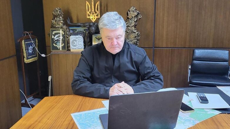 СМИ сообщили о второй попытке Порошенко покинуть Украину