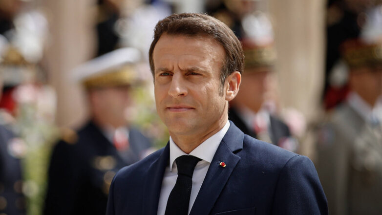 Макрон не поехал в Германию из-за уличных беспорядков во Франции