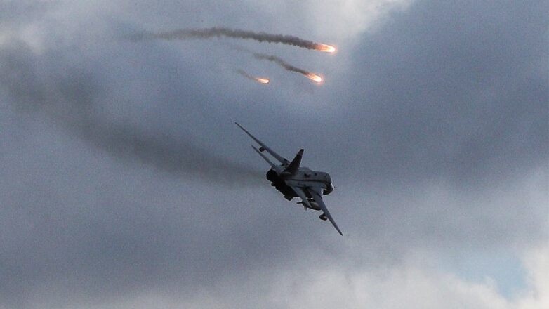 Минобороны показало видео авиаудара Су-24М по замаскированным позициям ВСУ