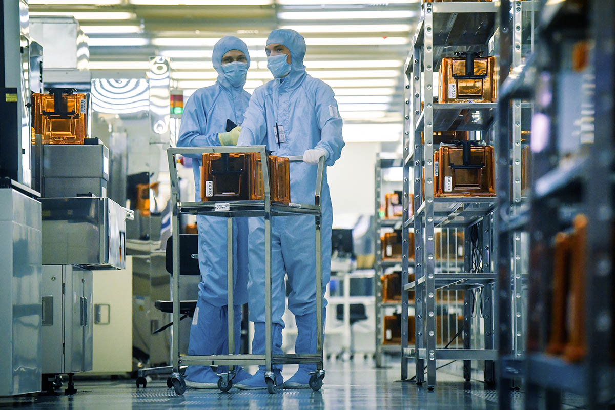 производство микросхем на кремневых пластинах