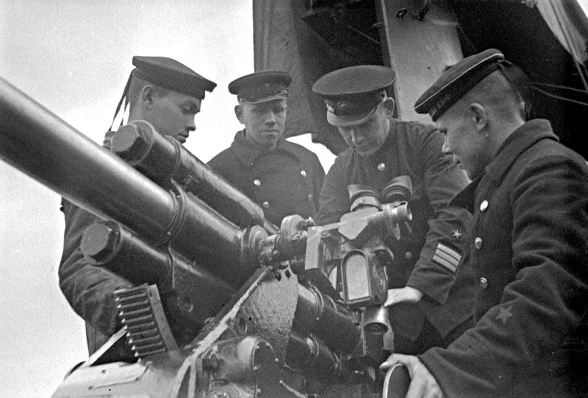 У кормового орудия «Щ-317»