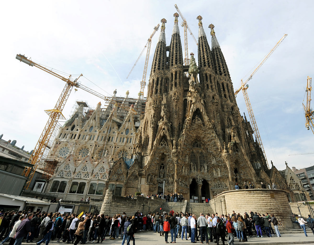 Антонио Гауди Саграда Фамилия (Искупительный храм Святого Семейства)