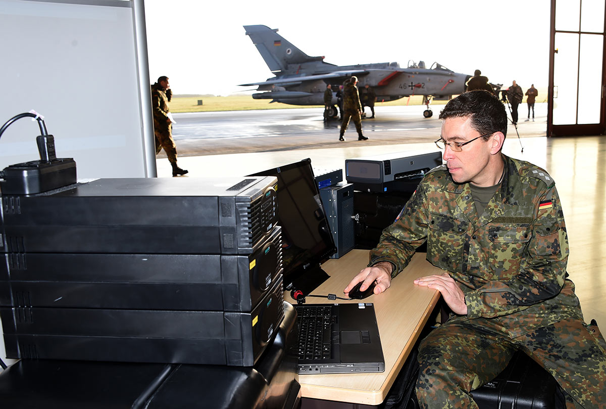 Боевой самолет Tornado 51-го тактического крыла ВВС «Иммельманн»