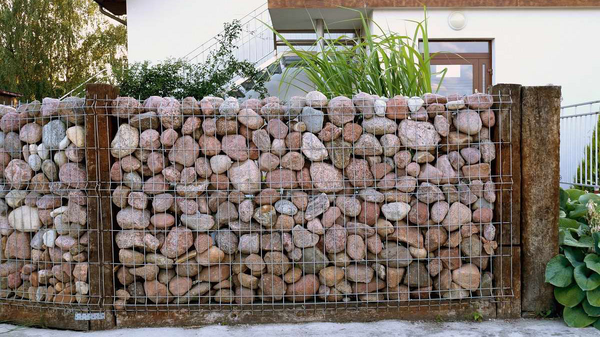 Каменный забор палисадника