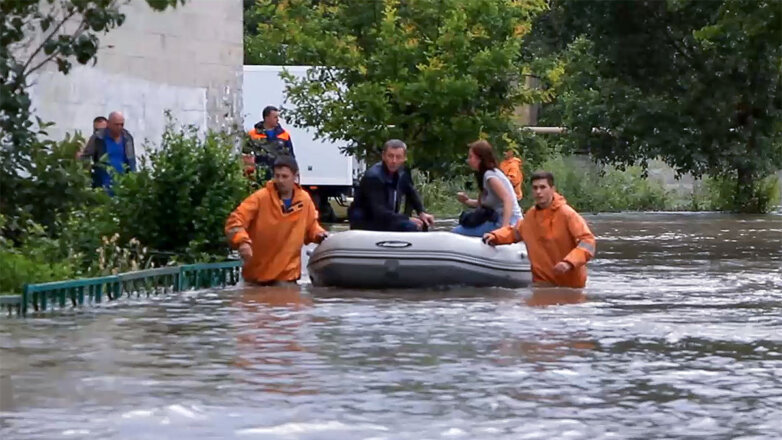 В Симферополе ливни подтопили более 50 домов